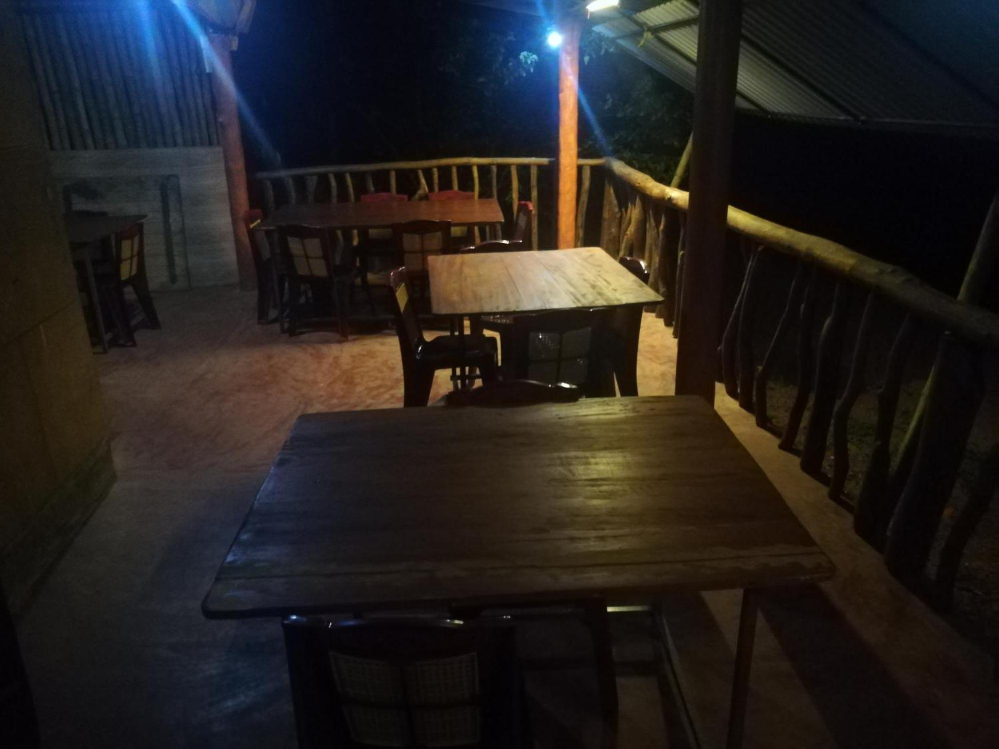 Sinharaja Vini Villa Deniyaya Rum bild